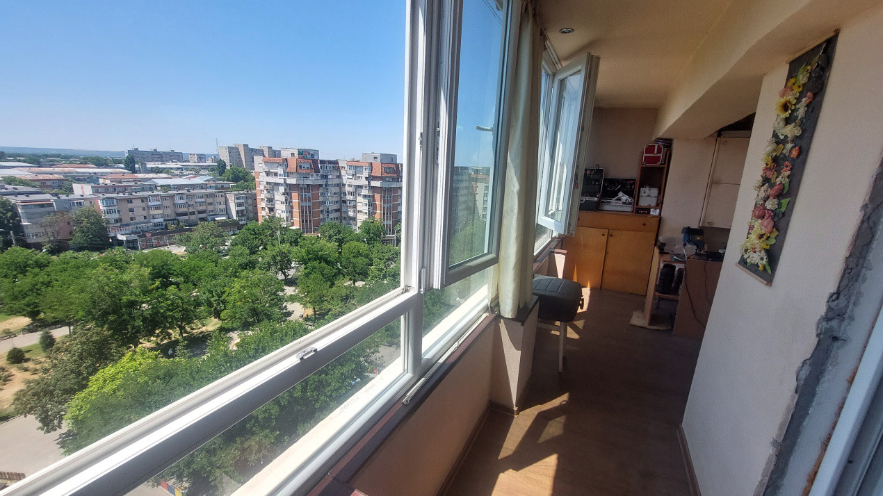 Apartament 4 camere decomandat, 102 mp, etajul 8, Rovine zona Posta