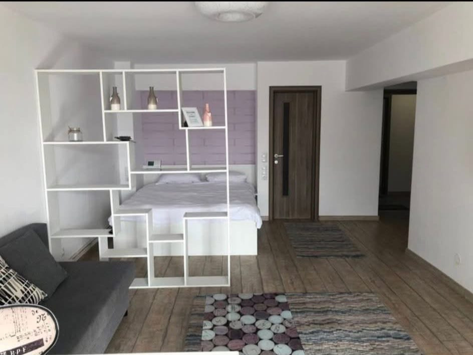  Garsonieră de închiriat – 35 mp, etaj 3/7 – mobilată și utilată 