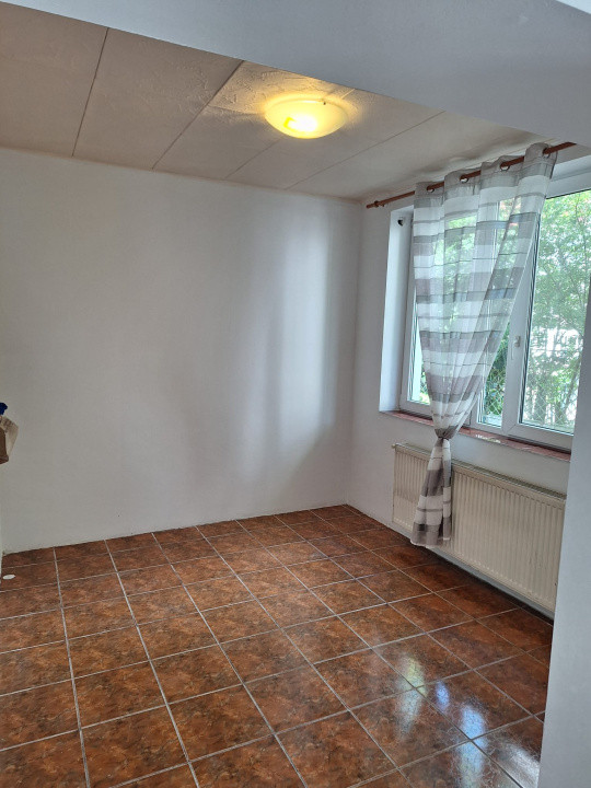 Apartament 4 camere de vânzare la casa