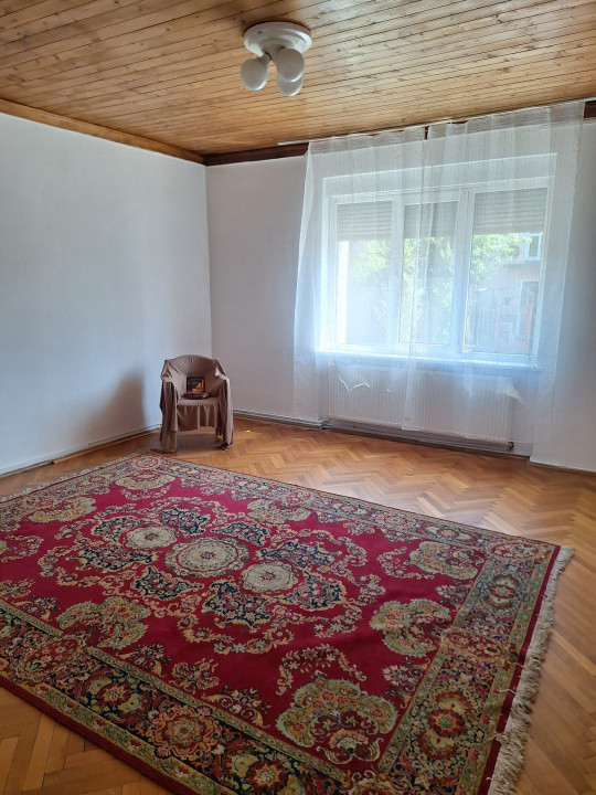 Apartament 4 camere de vânzare la casa