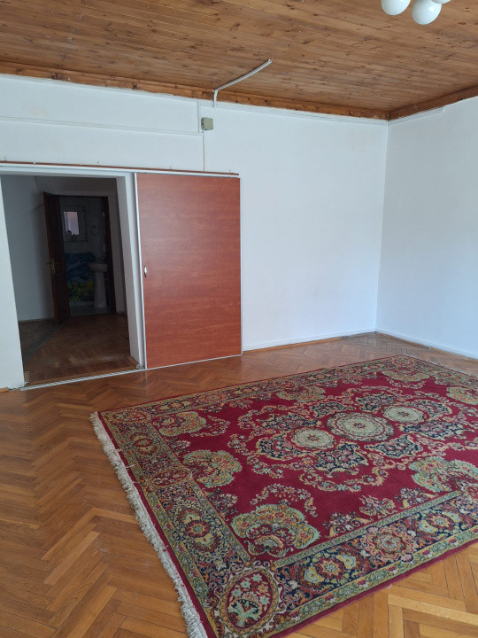 Apartament 4 camere de vânzare la casa