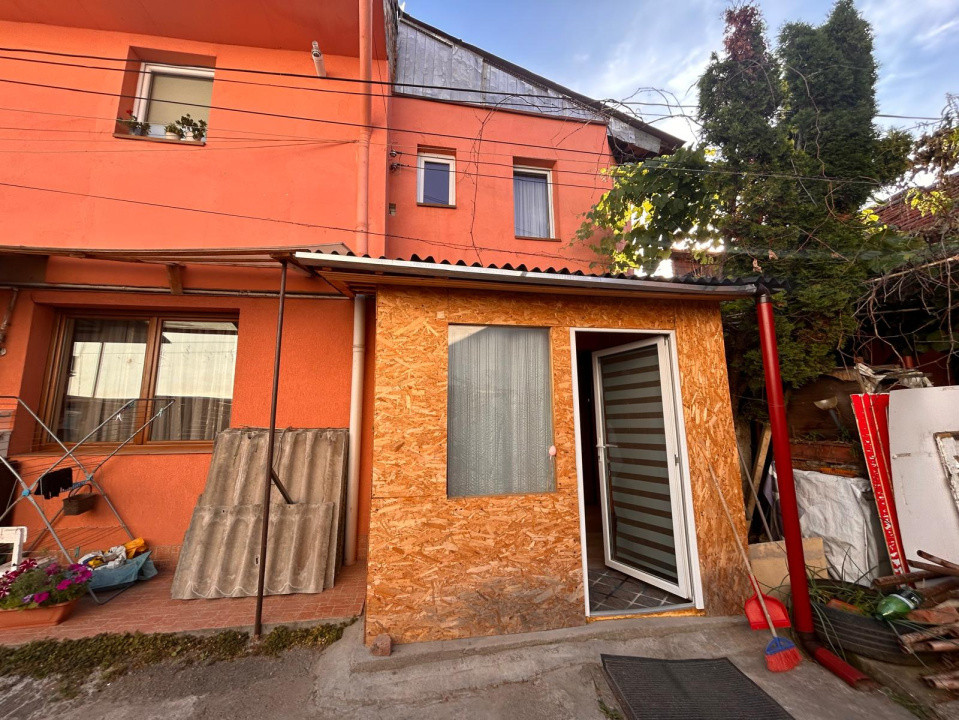Casă cu 2 camere în curte comună, zona Gării, 135000 Eur