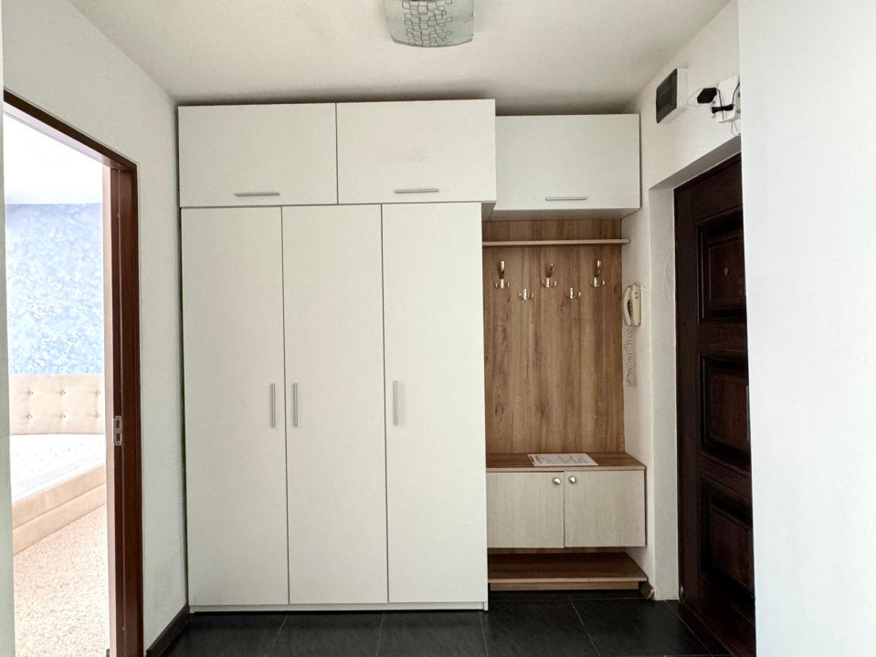 Inchiriere apartament 3 camere - Semiluna - luminos cu priveliste