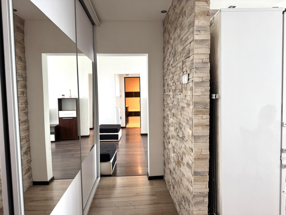 Inchiriere apartament 3 camere - Semiluna - luminos cu priveliste