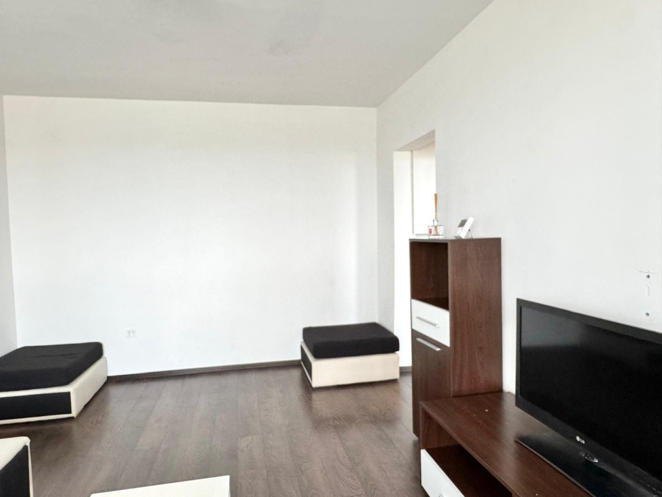 Inchiriere apartament 3 camere - Semiluna - luminos cu priveliste