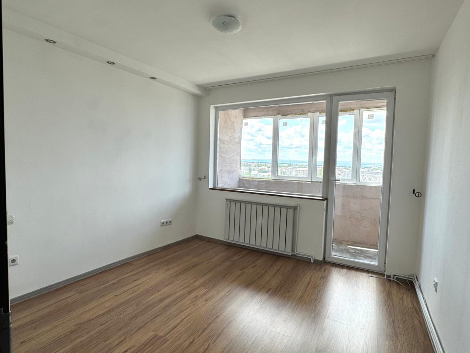 Inchiriere apartament 3 camere - Semiluna - luminos cu priveliste