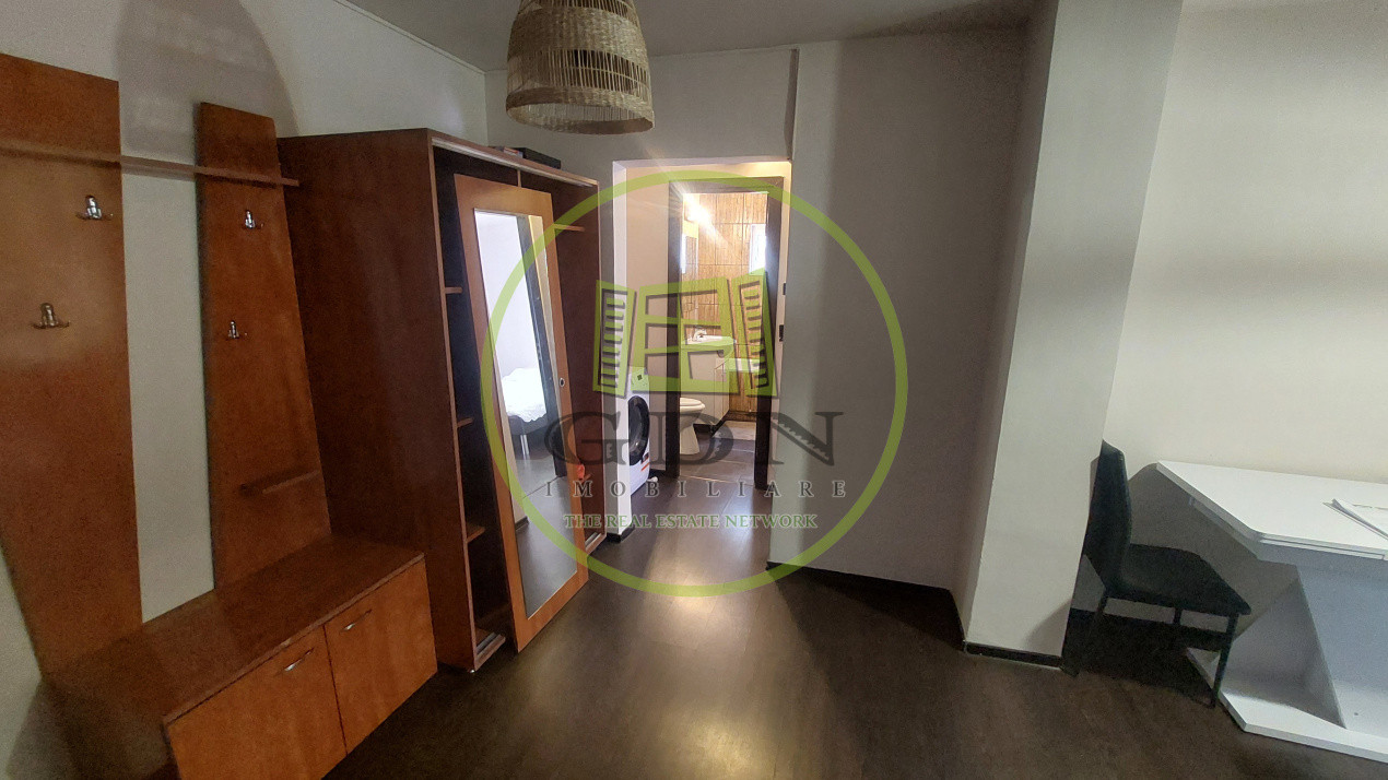 Apartament doua camere decomandat, parter, 1 Mai zona Pelendava