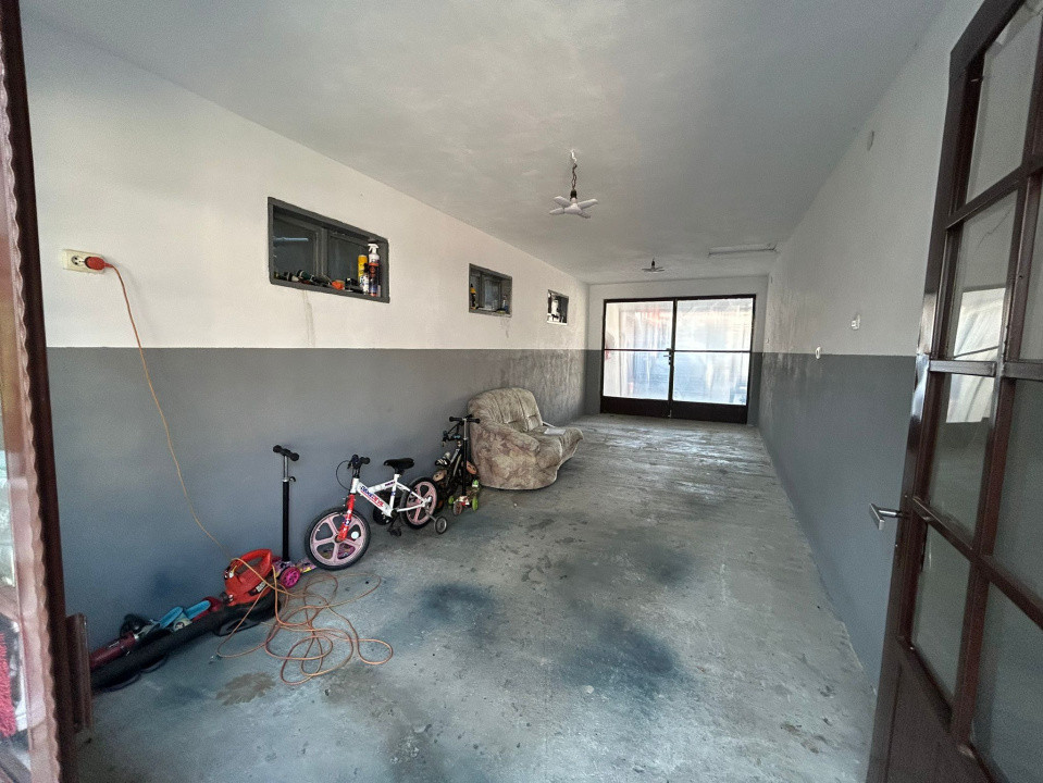Casa plan parter, 600 mp, 200 mp utili, Romanesti