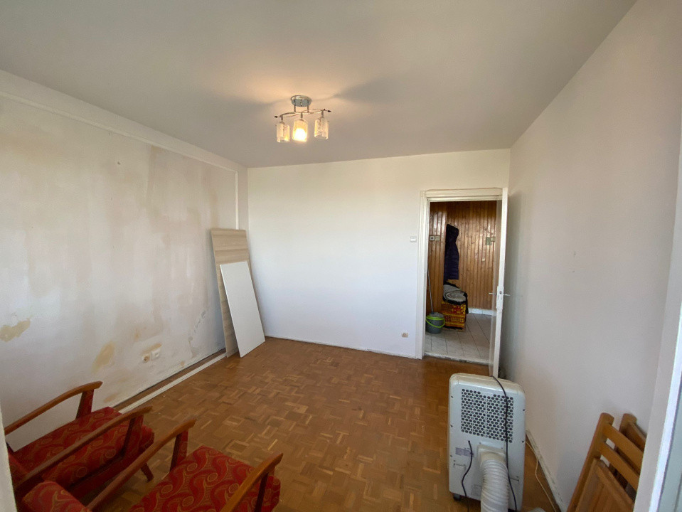Apartament 2 cam, decomandat, necesită renovare, et 6, bloc cu lift, B-dul Dacia
