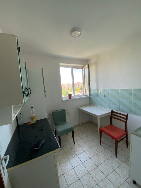 Apartament 2 cam, decomandat, necesită renovare, et 6, bloc cu lift, B-dul Dacia