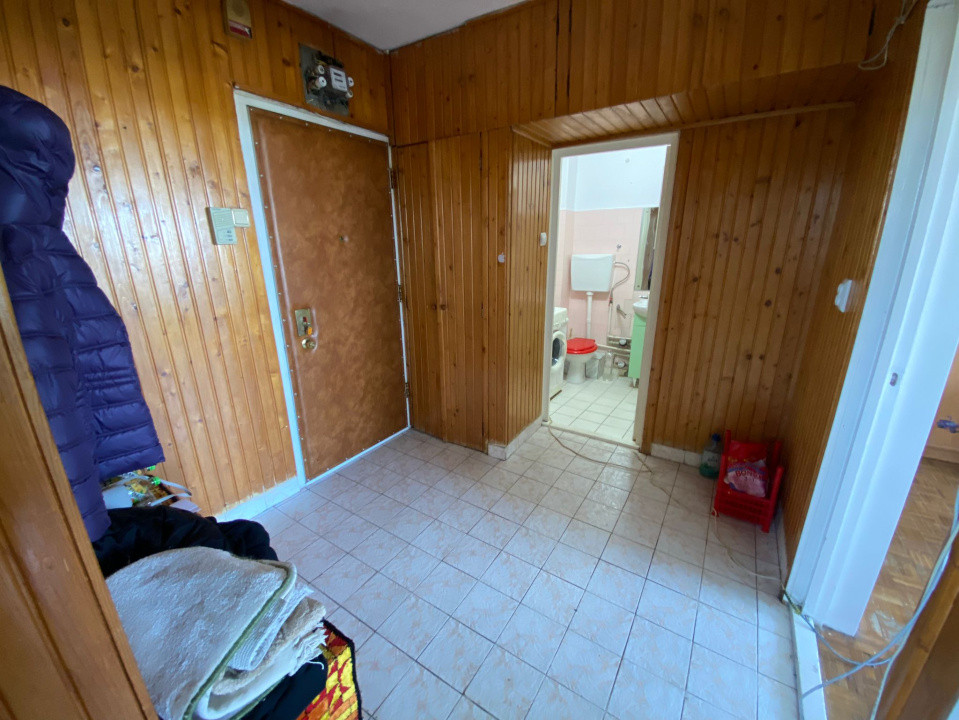 Apartament 2 cam, decomandat, necesită renovare, et 6, bloc cu lift, B-dul Dacia