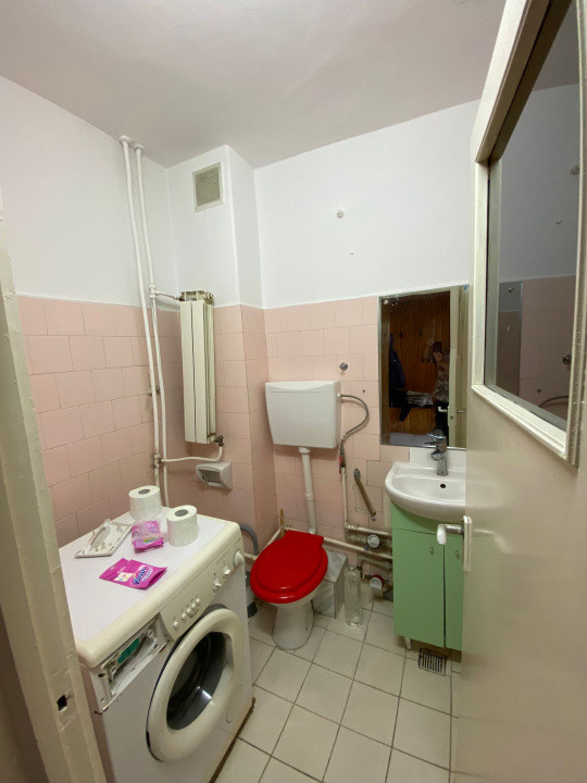 Apartament 2 cam, decomandat, necesită renovare, et 6, bloc cu lift, B-dul Dacia
