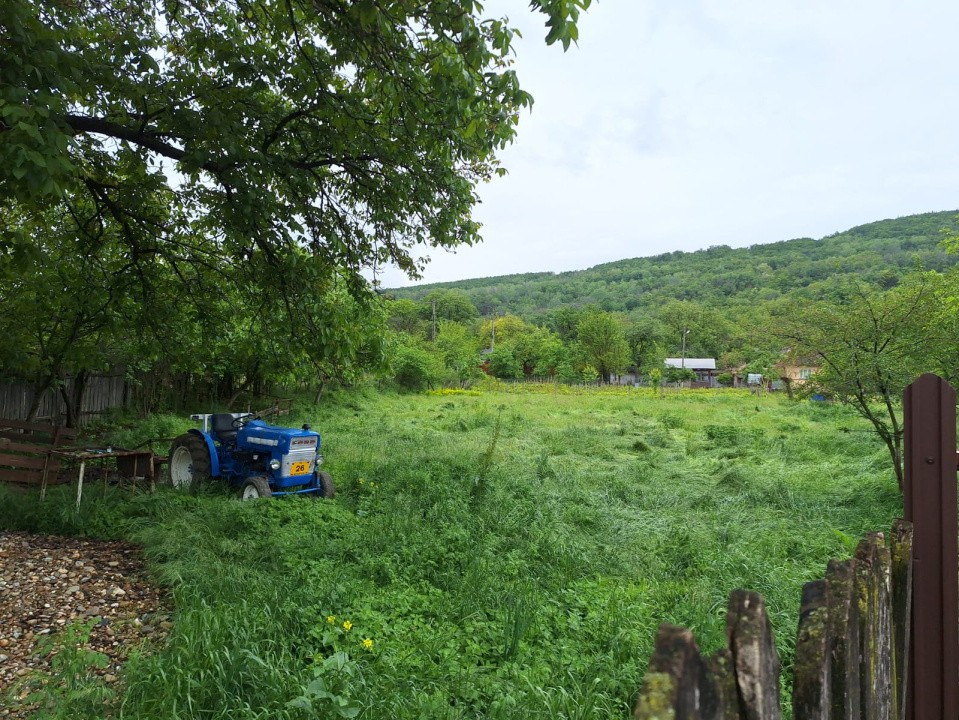 Teren intravilan de vanzare ,Comuna Brosteni 1200mp