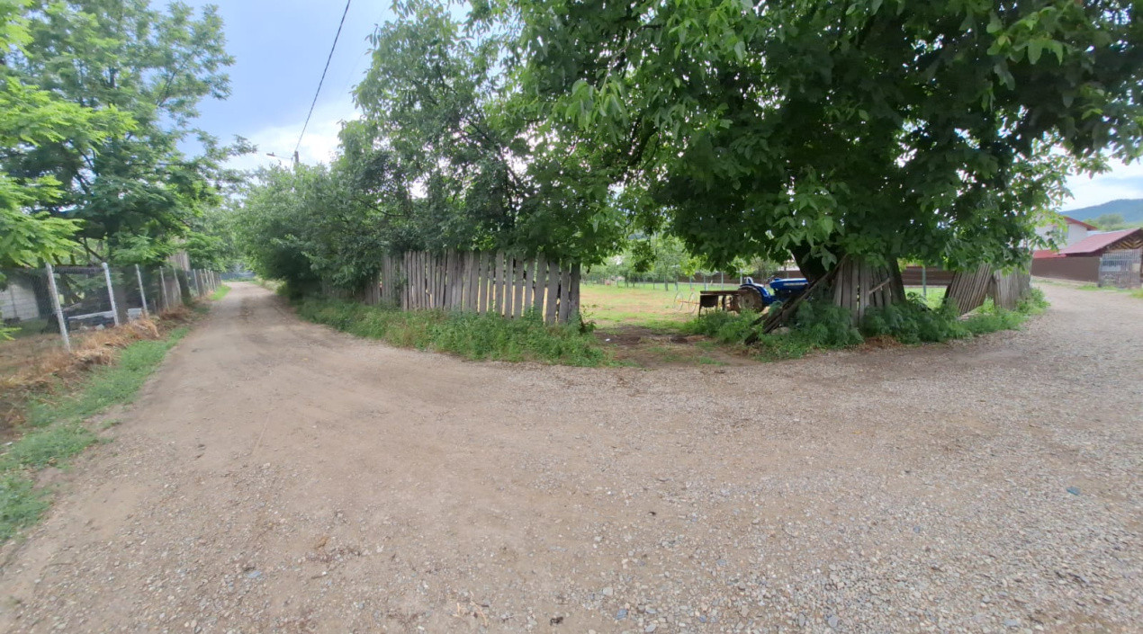 Teren intravilan de vanzare ,Comuna Brosteni 1200mp