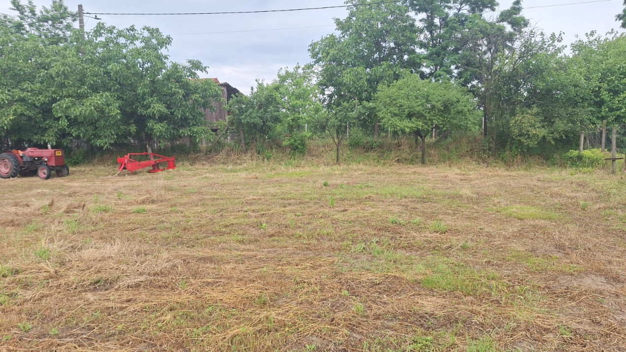 Teren intravilan de vanzare ,Comuna Brosteni 1200mp