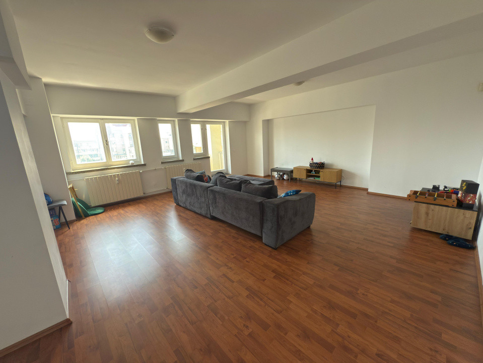 Apartament 4 camere, decomandat, 158 mp, Piata Centrala