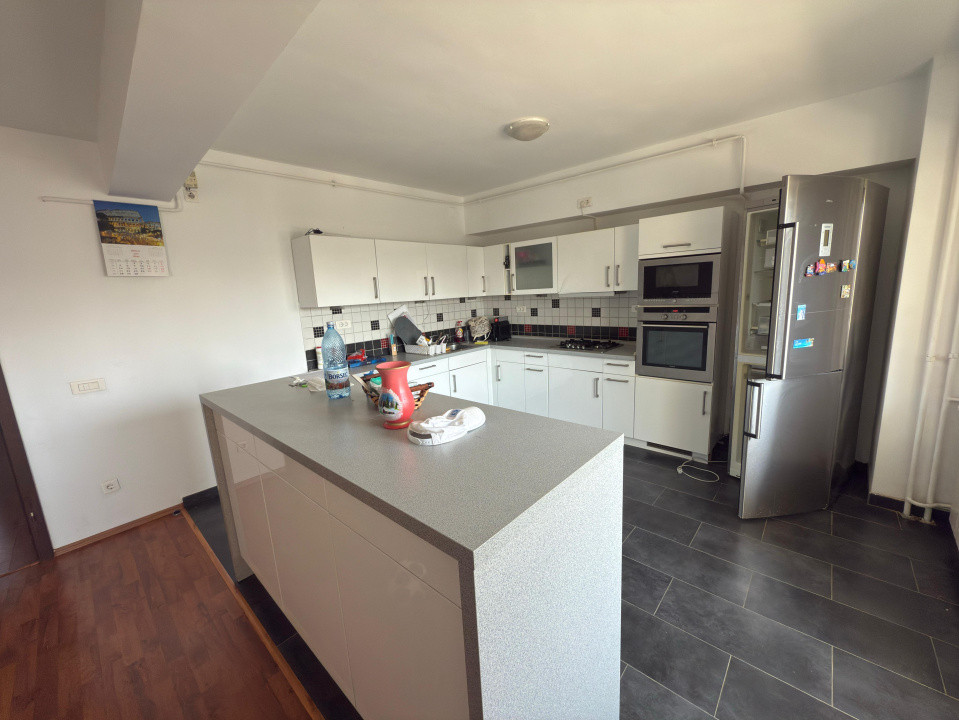 Apartament 4 camere, decomandat, 158 mp, Piata Centrala