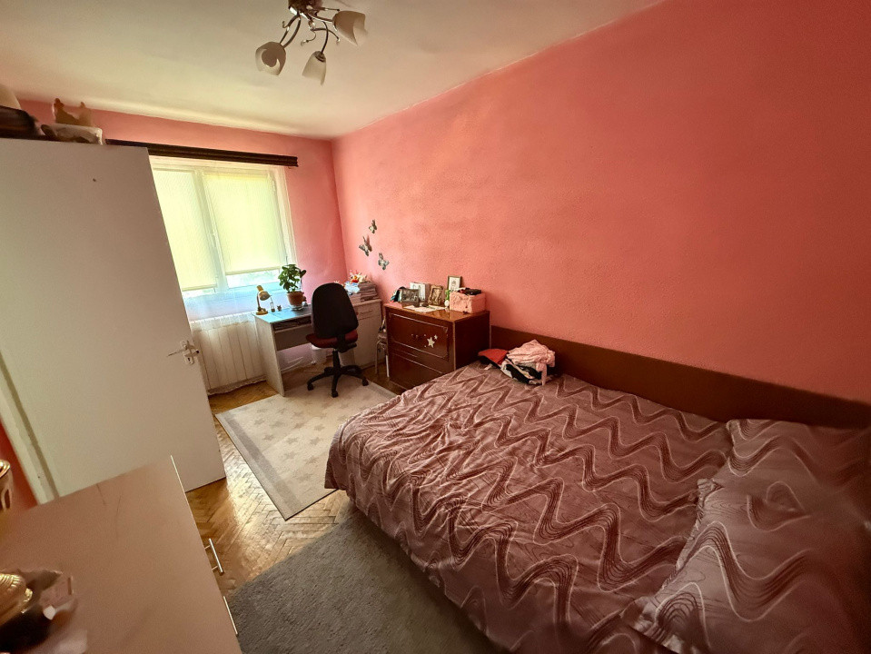 Apartament 3 camere, semidecomandat, 45mp, Craiovita Noua, zona Orizont.
