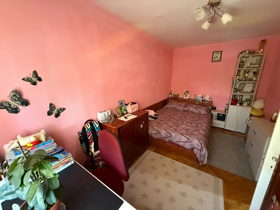 Apartament 3 camere, semidecomandat, 45mp, Craiovita Noua, zona Orizont.
