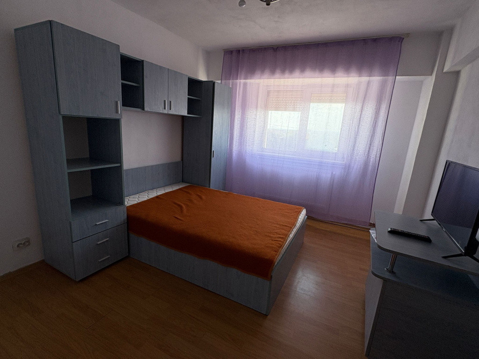 Apartament 4 camere , decomandat, 85 mp,  cartier 1MAI, Centru Multifunctional