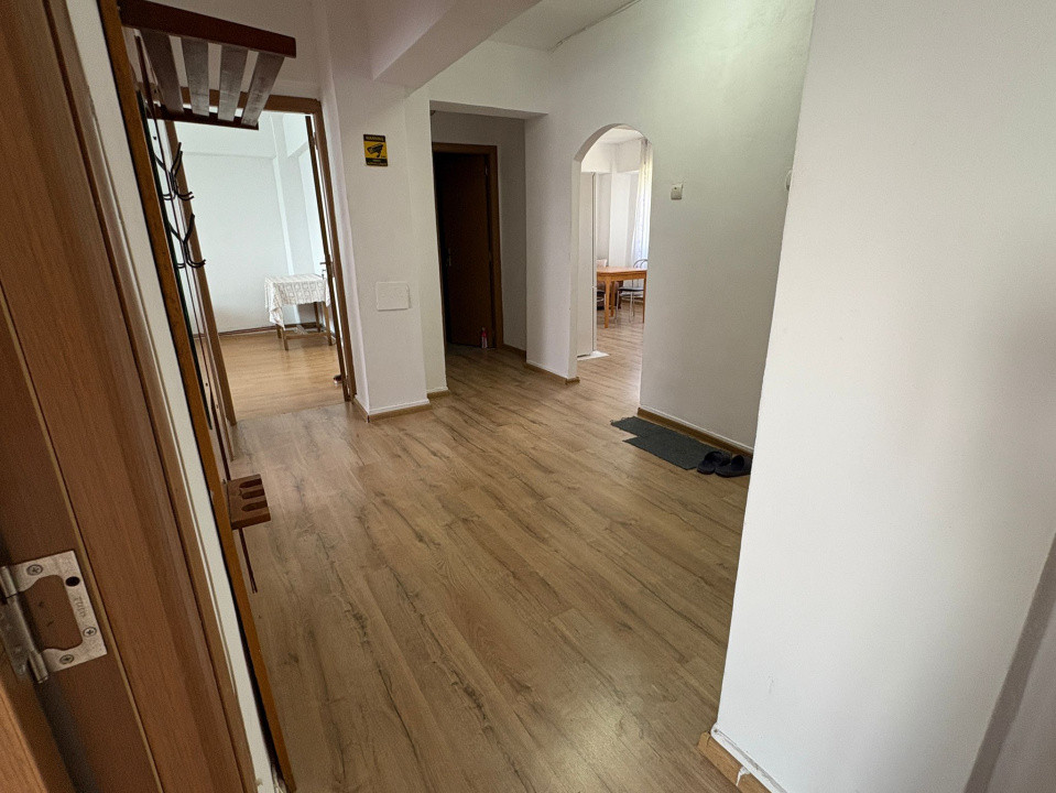 Apartament 4 camere , decomandat, 85 mp,  cartier 1MAI, Centru Multifunctional