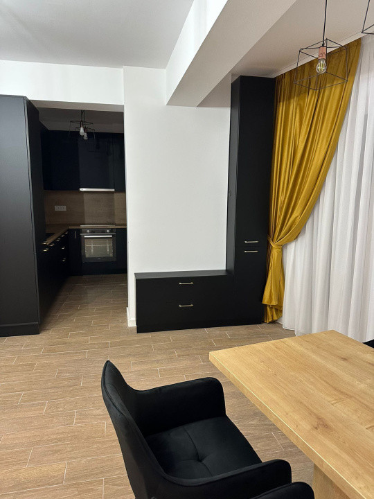 Apart 2 camere, decomandat, mobilat, utilat, loc de parcare, zona Luceafărul