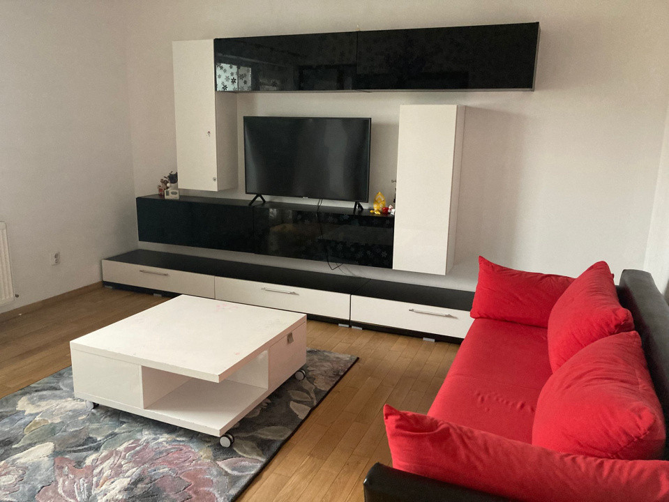 Apartament 3 camere de închiriat | Etaj 1 | Decomandat | Loc de parcare privat