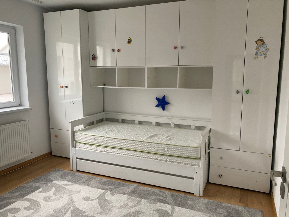 Apartament 3 camere de închiriat | Etaj 1 | Decomandat | Loc de parcare privat