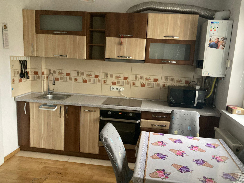 Apartament 3 camere de închiriat | Etaj 1 | Decomandat | Loc de parcare privat