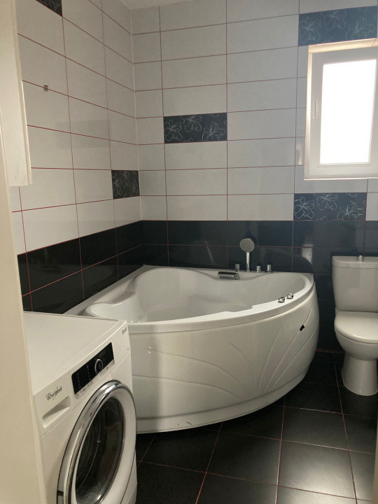 Apartament 3 camere de închiriat | Etaj 1 | Decomandat | Loc de parcare privat