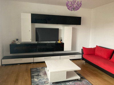 Apartament 3 camere de închiriat | Etaj 1 | Decomandat | Loc de parcare privat