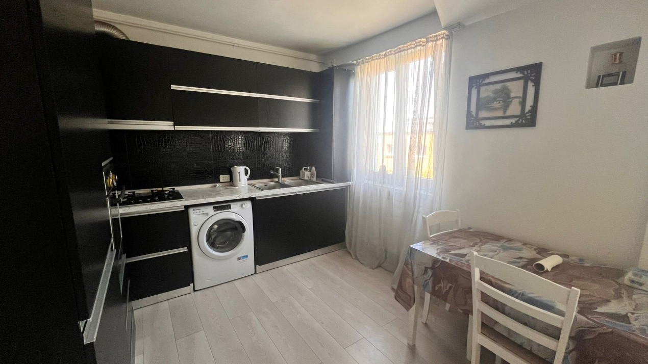 CHIRIE Apartament 3 camere Centrul Civic - Cec Bank 