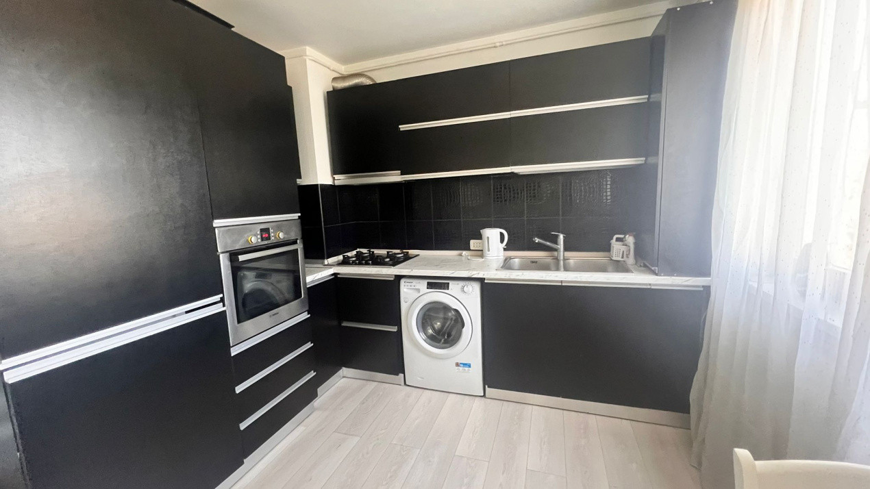 CHIRIE Apartament 3 camere Centrul Civic - Cec Bank 