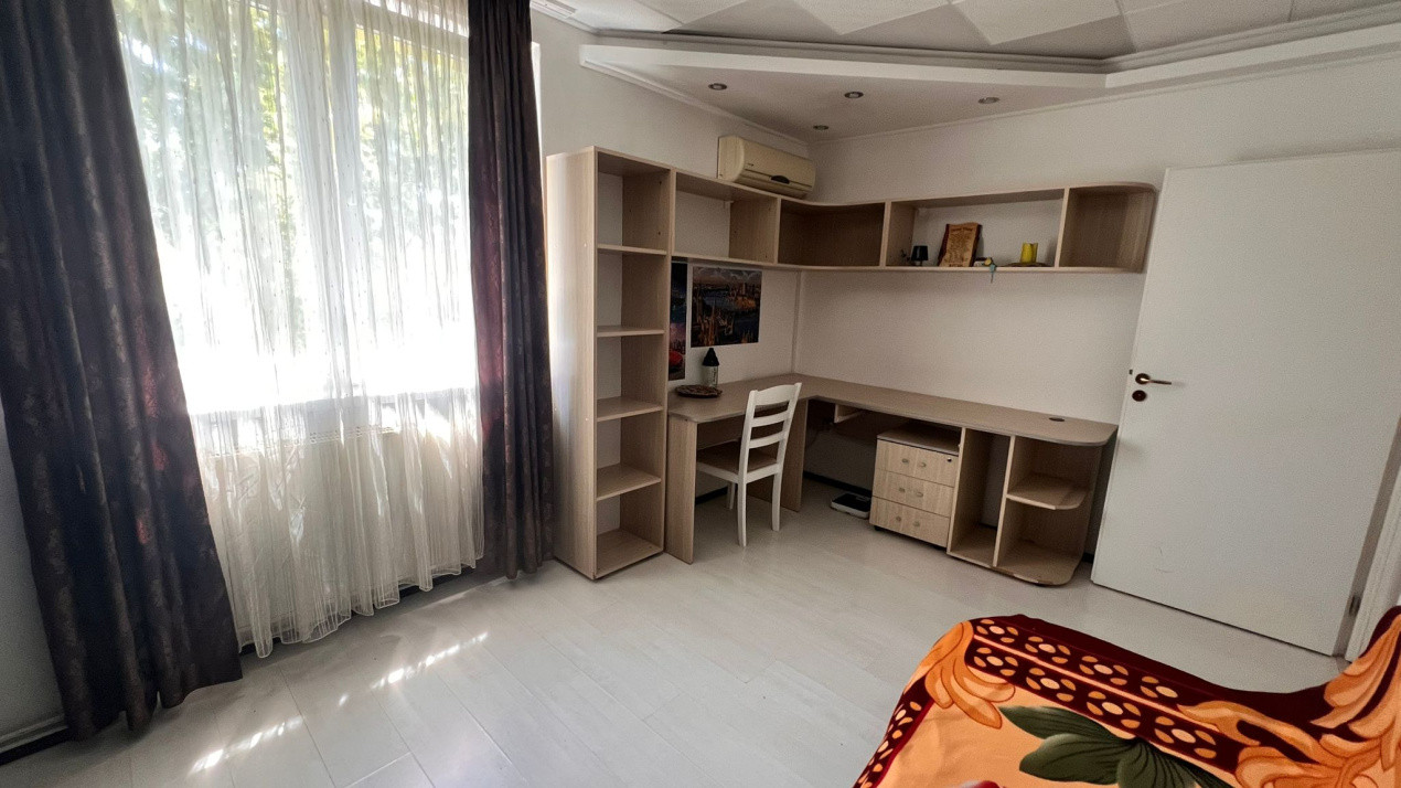 CHIRIE Apartament 3 camere Centrul Civic - Cec Bank 