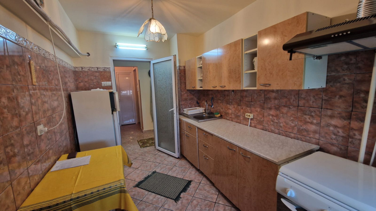 Apartament 2 camere, decomandat, 57mp, cartier 1 mai, zona Confectii