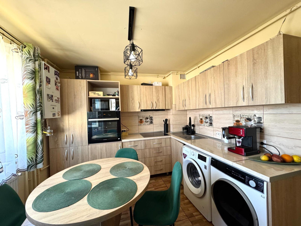 Apartament de vanzare - 3 camere decomandate - strada Garii zona Penny