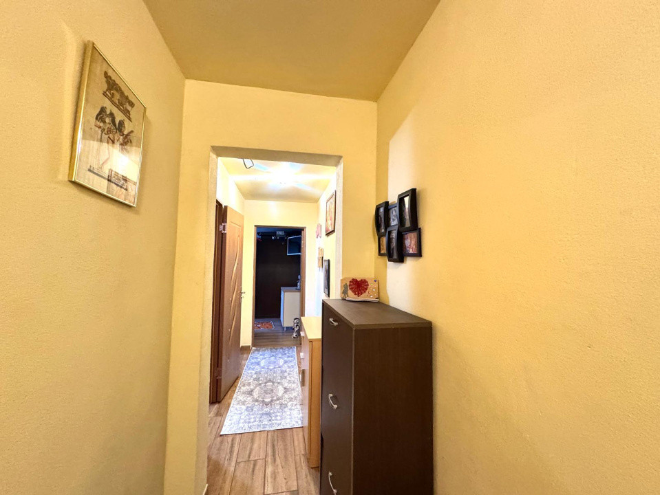 Apartament de vanzare - 3 camere decomandate - strada Garii zona Penny
