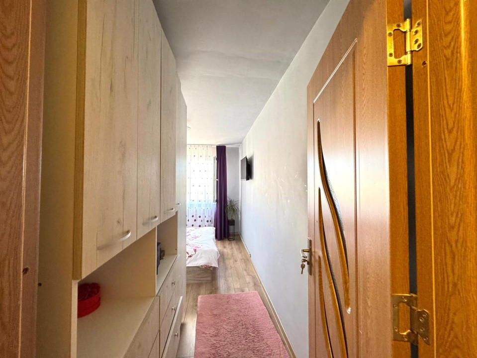 Apartament de vanzare - 3 camere decomandate - strada Garii zona Penny