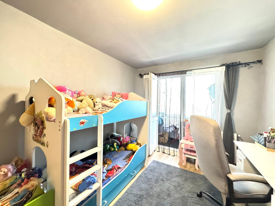 Apartament de vanzare - 3 camere decomandate - strada Garii zona Penny