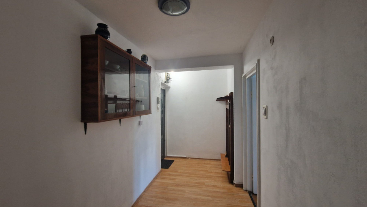 Apartament 2 camere, circular, 52mp, cartier Rovine, zona Dezrobirii