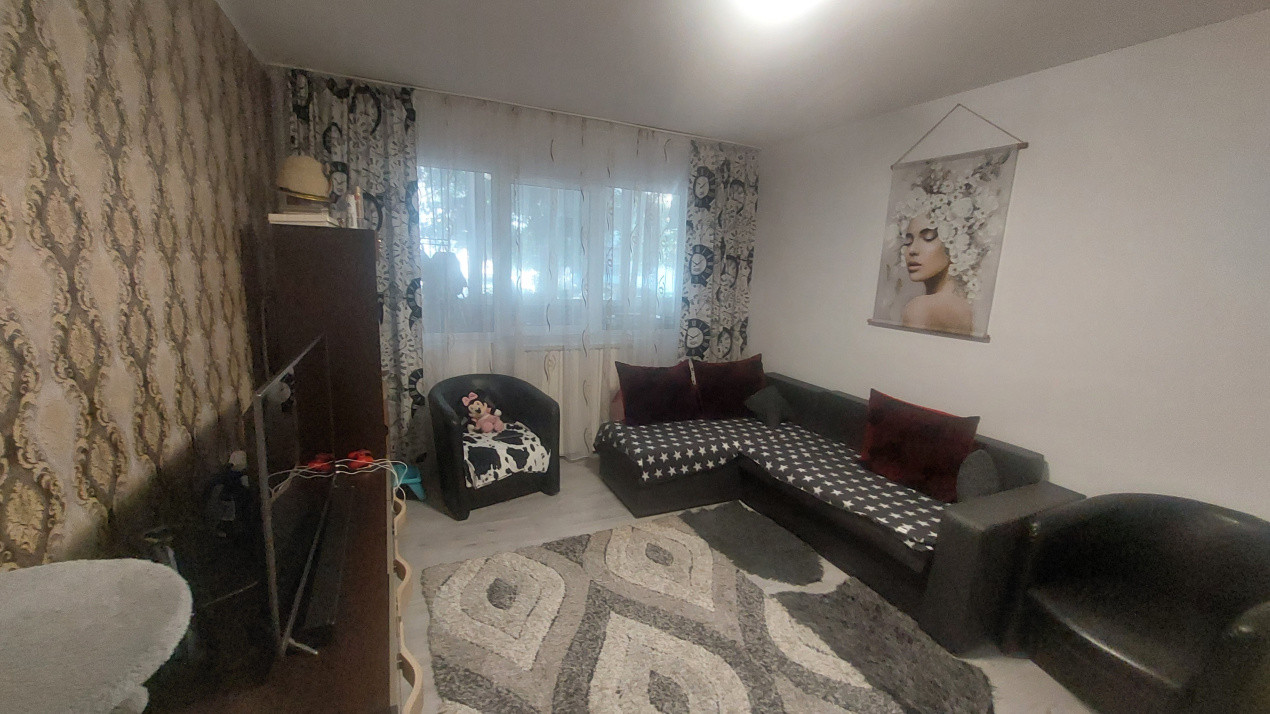 Apartament 3 camere semidecomandat, parter, Craiovita zona Racheta