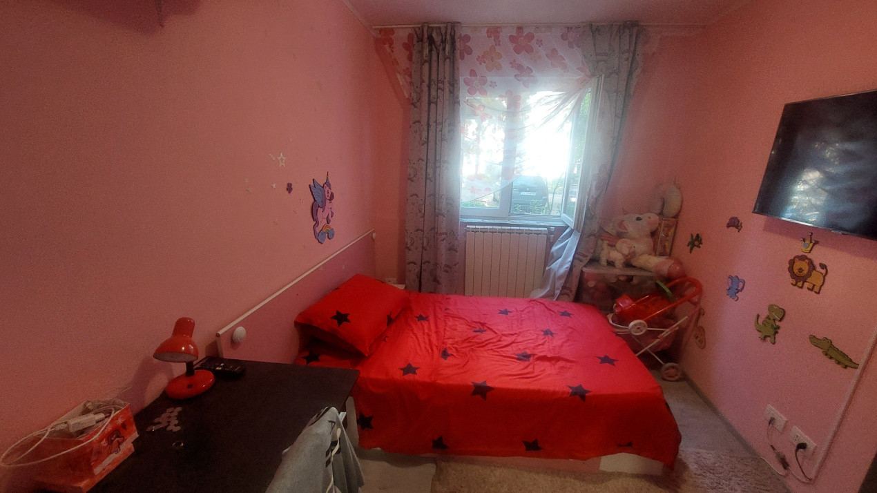 Apartament 3 camere semidecomandat, parter, Craiovita zona Racheta