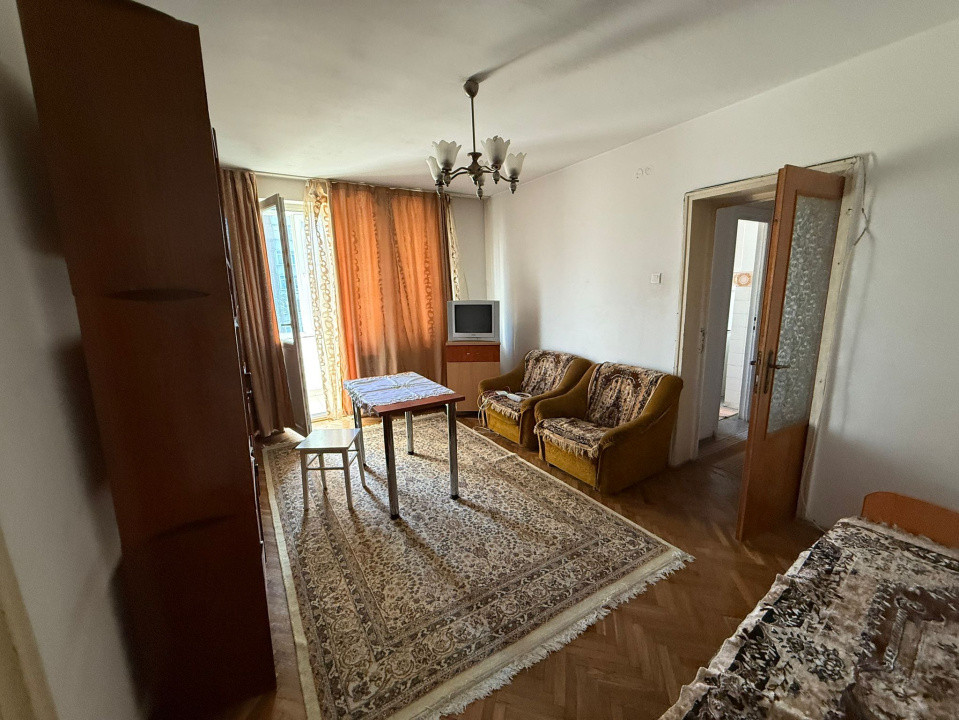 Apartament 3 camere semidecomandat, 56mp, etajul 2, zona Gradina Botanica. 