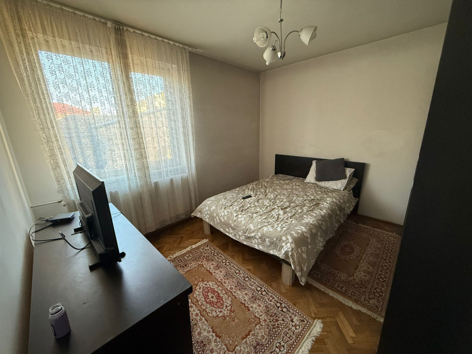 Apartament 3 camere semidecomandat, 56mp, etajul 2, zona Gradina Botanica. 
