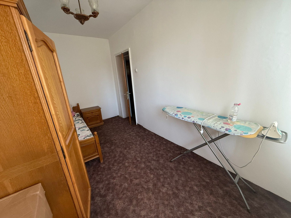Apartament 3 camere semidecomandat, 56mp, etajul 2, zona Gradina Botanica. 