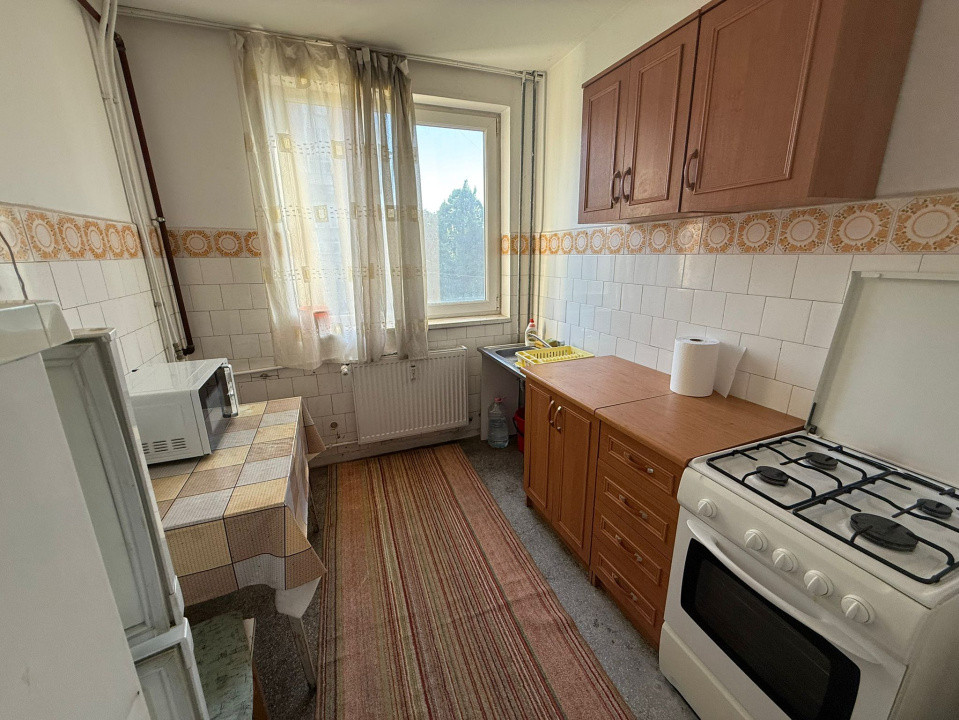 Apartament 3 camere semidecomandat, 56mp, etajul 2, zona Gradina Botanica. 