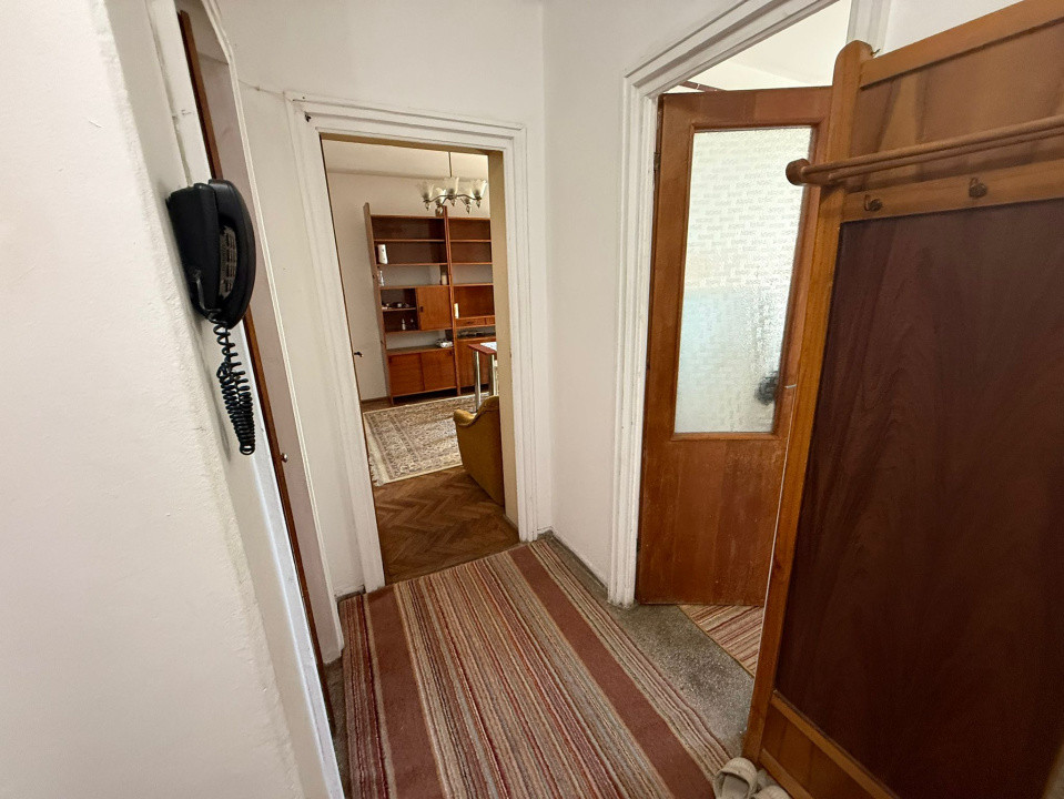 Apartament 3 camere semidecomandat, 56mp, etajul 2, zona Gradina Botanica. 