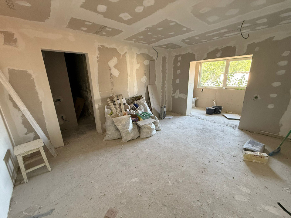 Apartament 2 camere semidecomandat, parter, Craiovita Noua , zona BIG.