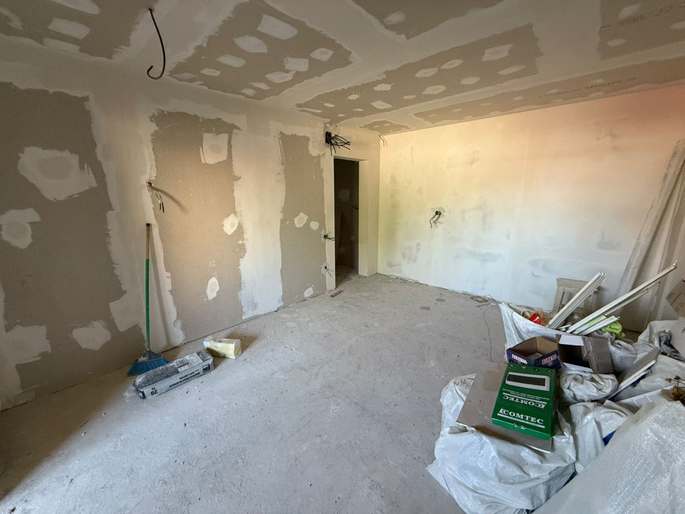 Apartament 2 camere semidecomandat, parter, Craiovita Noua , zona BIG.