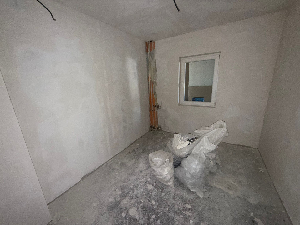 Apartament 2 camere semidecomandat, parter, Craiovita Noua , zona BIG.